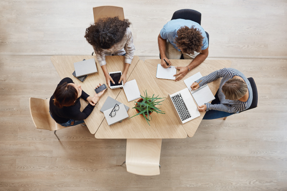 Travailler autrement : comment le coworking répond à la quête de sens des actifs en 2025